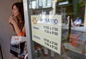 El cartel de horarios podría sufrir un cambio radical si sale adelante el Real Decreto Ley que prepara el Gobierno de España. ::                             CASIMIRO
