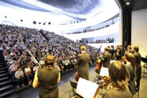 La OEx comparece ante su público en el Palacio de Congresos de Badajoz. ::                             J.V.ARNELAS