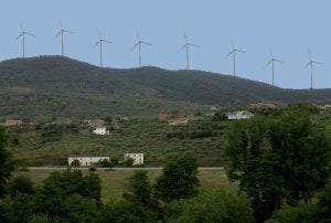 Pizarro se alía con los ecologistas frente al parque eólico de la sierra