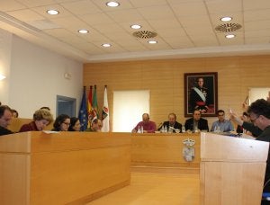 Momento del pleno de ayer. ::                             C.P.