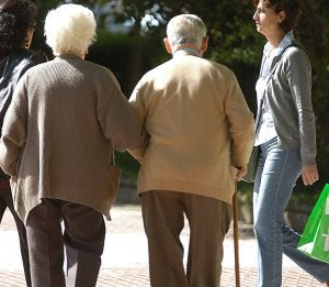 Los usuarios de estos centros son ancianos. ::                             HOY