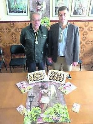 Pedro Gutiérrez y Mario García ante dos bandejas de Resucones. ::                             FH