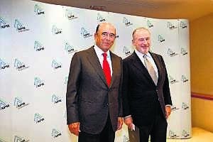 Emilio Botín y Rodrigo Rato, en un acto de la APIE en 2010. ::
A. ANTONIO