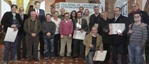 Premiados y autoridades posan en 'El Toril' tras la entrega de los galardones. ::                             J. M. ROMERO
