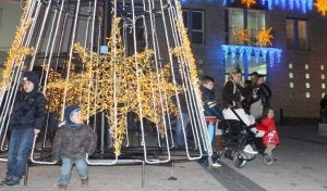 El viernes se encendieron las luces de Navidad. ::
C.P