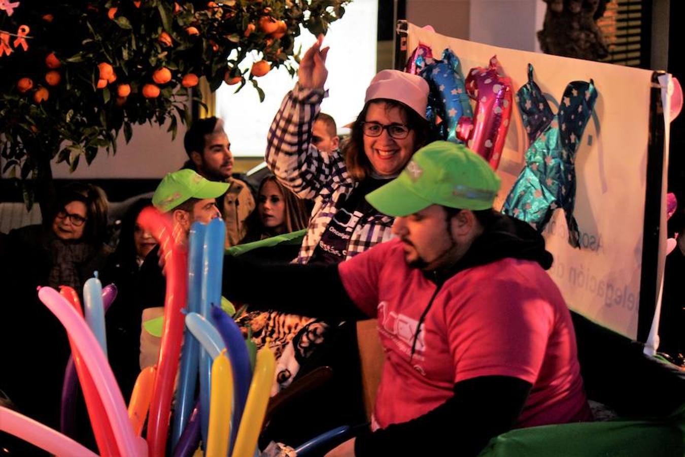 La comitiva real estuvo formada por 16 carrozas, se repartieron unos 1.800 kilos de caramelos y golosinas. Los más esperados por los niños fueron sus Majestades.