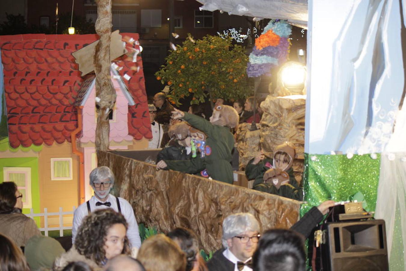 La comitiva real estuvo formada por 16 carrozas, se repartieron unos 1.800 kilos de caramelos y golosinas. Los más esperados por los niños fueron sus Majestades.