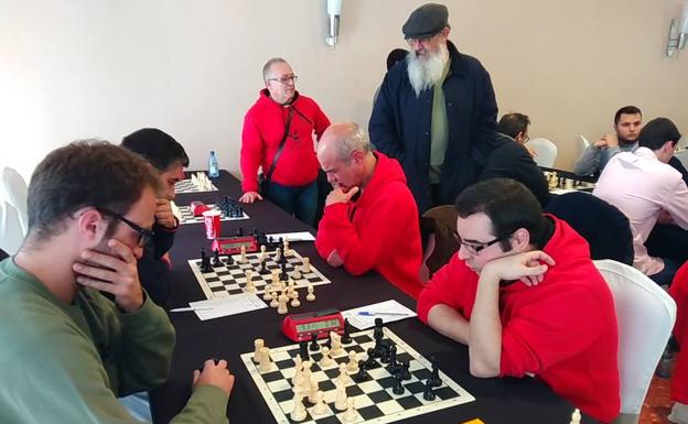 El Club Magic Extremadura y el iAcereCasareño «A» comparten el liderazgo en el Campeonato de Extremadura de Ajedrez