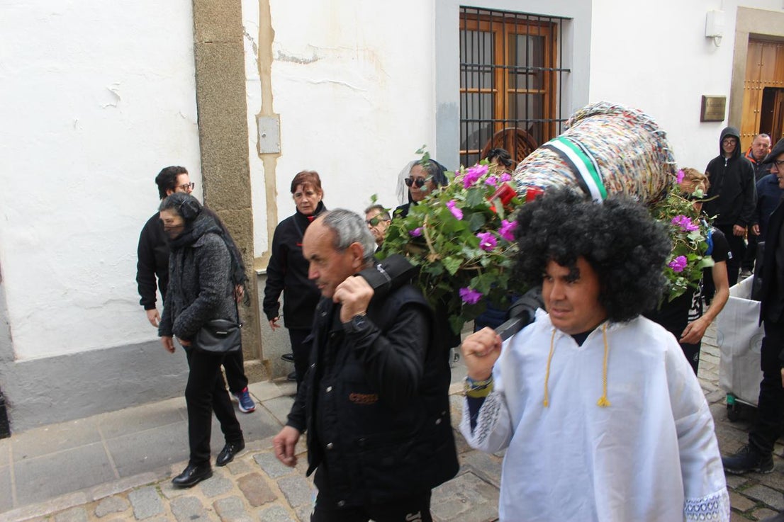 Algunas de las actividades del Carnaval en imágenes: pregón, Carnalcomedia, entierros de la Bellota y sardina, pasacalles...