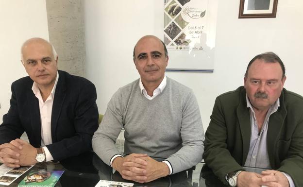 El comisario de Ferias, el alcade y el gerente de la Entidad Ferial durante la presentación de la Feria de la Primavera 