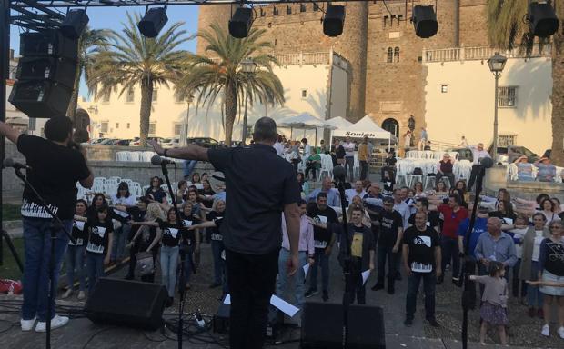 Algunos de los participantes durante el ensayo 