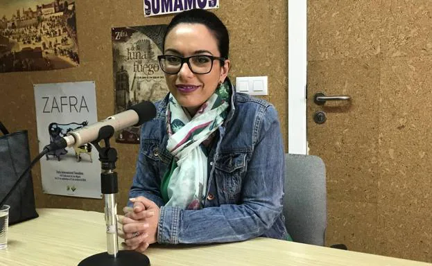 Ostalinda durante una entrevista en Radio emisur 