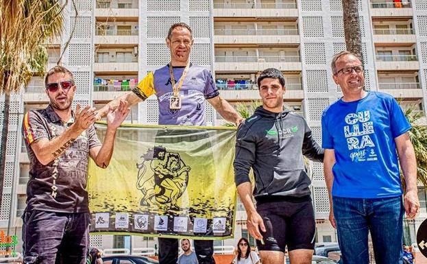 Uno de los componentes en uno de los pódiums obtenidos 