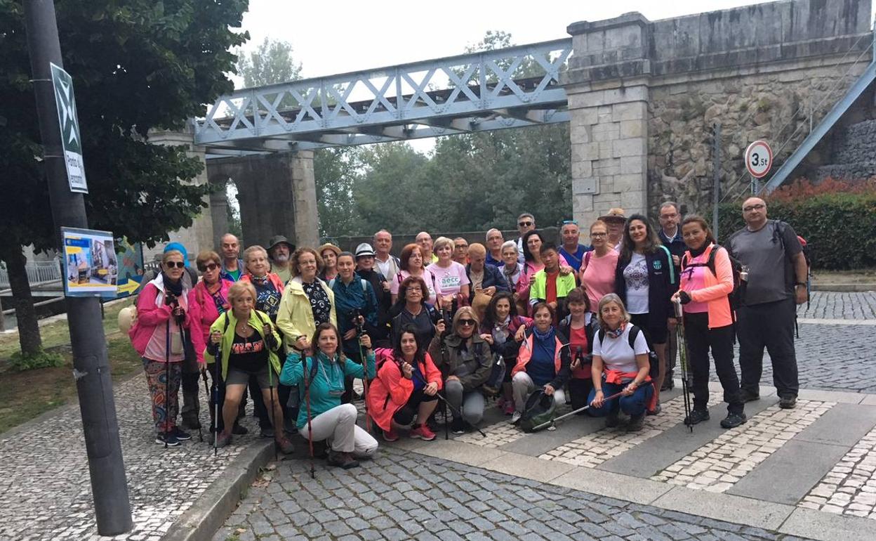 Los eregrinos al iniciar el recorrido 