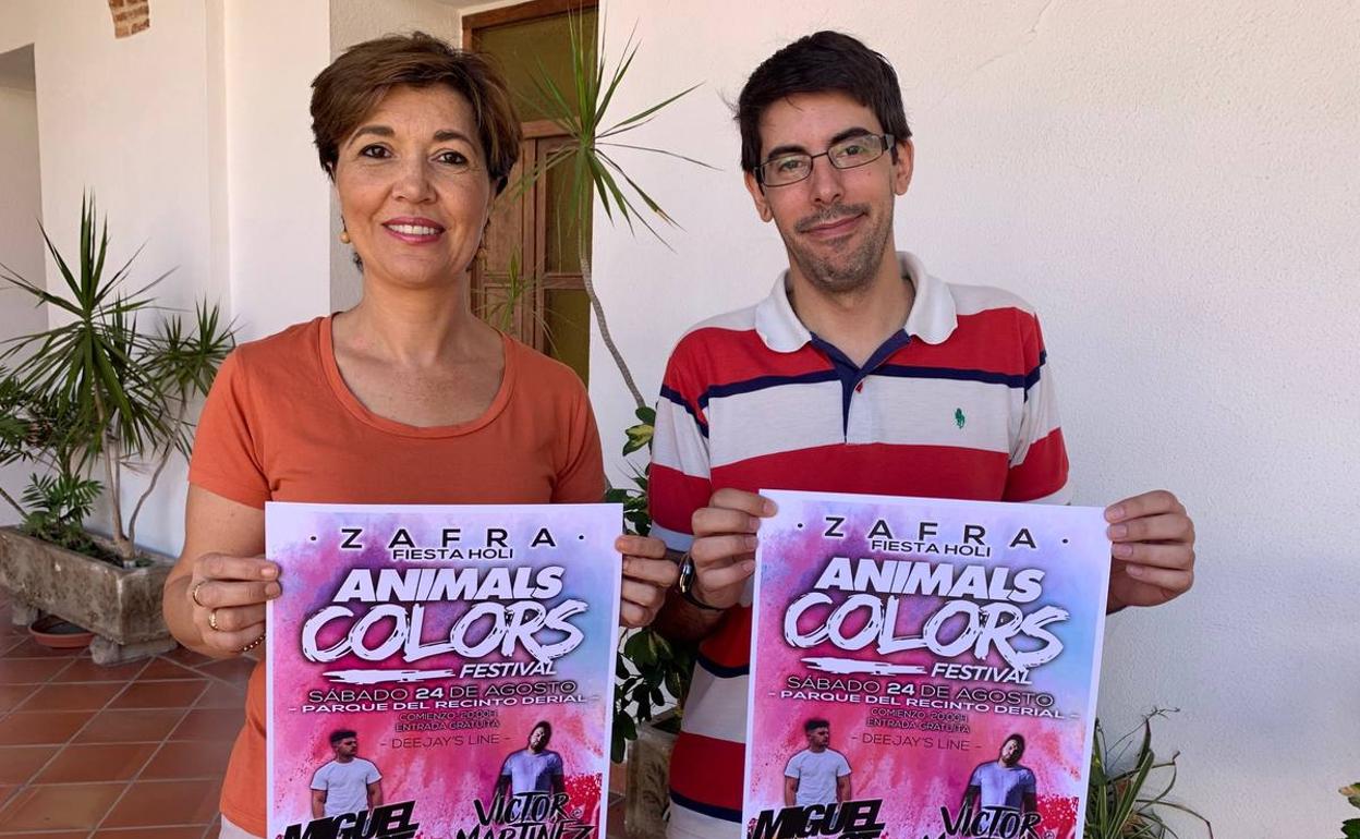La concejala Tony toro y el concejal Francisco Lemus en la presentacijón 