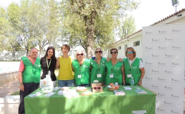 Las voluntarias junto a la concejala Toni Toro 