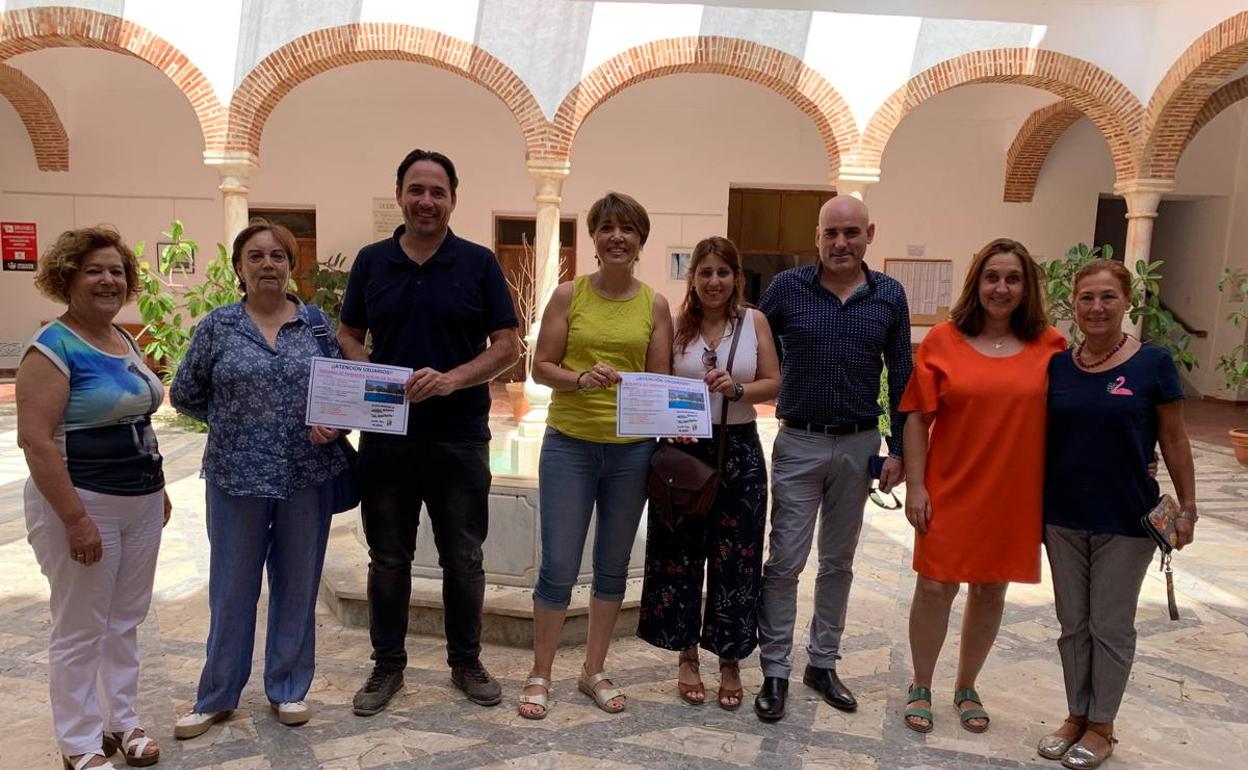 Concejales y represententes de las asociaciones durante la resentación del evento 