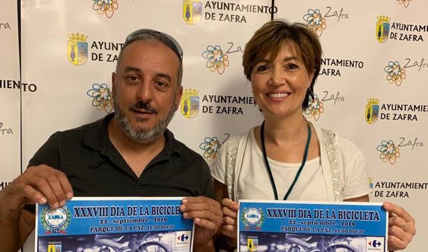 La concejala y el presidente de la asociación durante la resentación del evento 