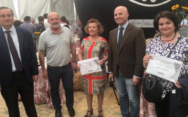 Entrega de la donación a Zafra Solidaria y Cáritas 