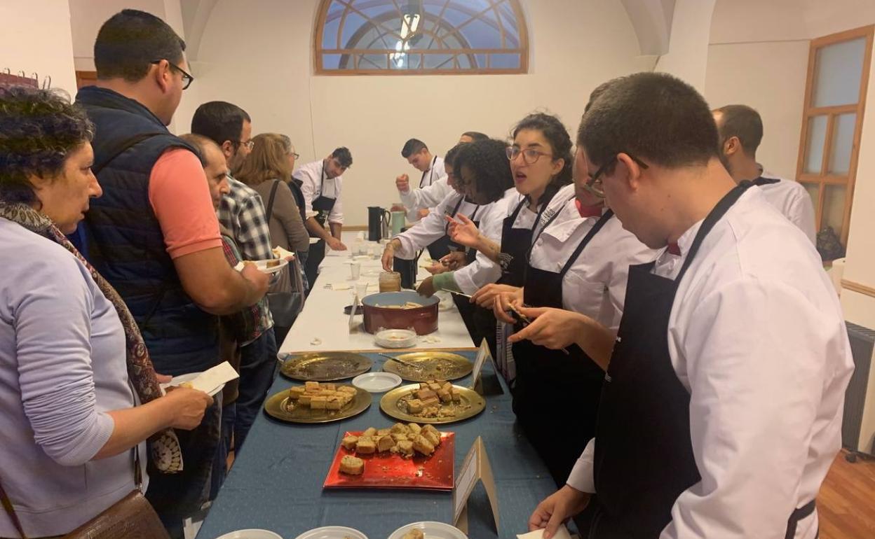 Los alumnos elaboraron el desayuno y lo sirvieron ::AM 