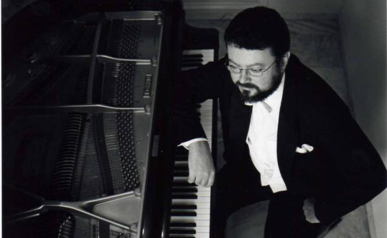 El galardonado pianista Alberto González Calderón ofrecerá un concierto este sábado