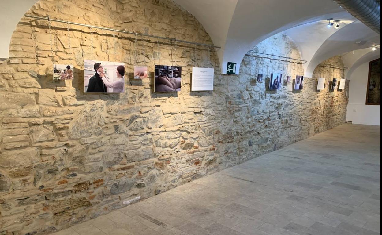 Parte de la exposición 'A las doce se cortó el pelo' en la Sala Las tenerías 