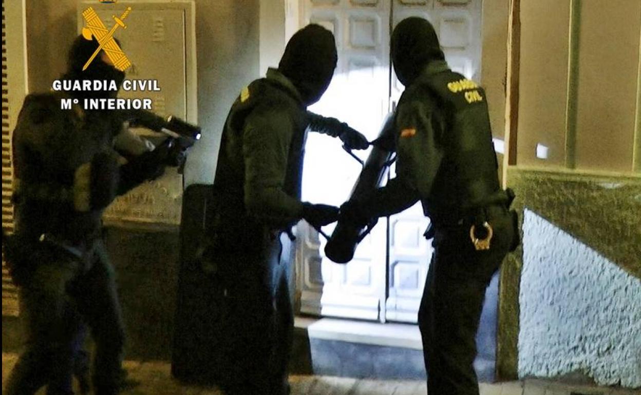Entrada para el registro durante la oepración Brozast 
