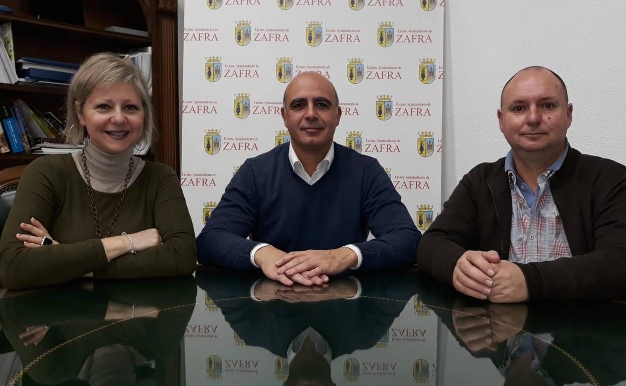el alcalde, la concejala Mayca Cabello y Gonzalo Lavado presentaron la iniciativa 