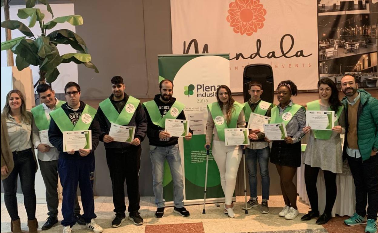 Los alumnos junto a sus formadores 
