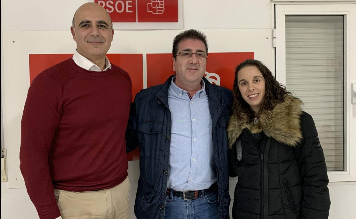 José Carlos Contreras junto a dos de los miembrros de esta unicdad 