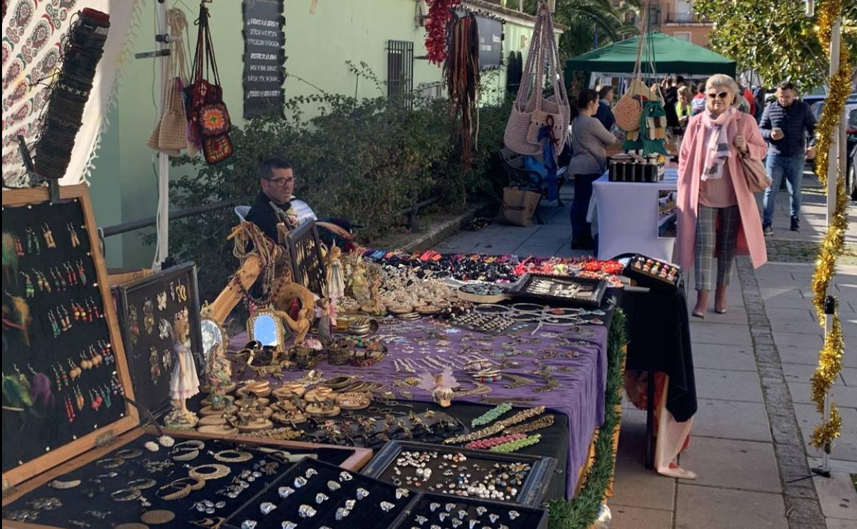 Algunos de los artesanos expositores en el Merkajoven 