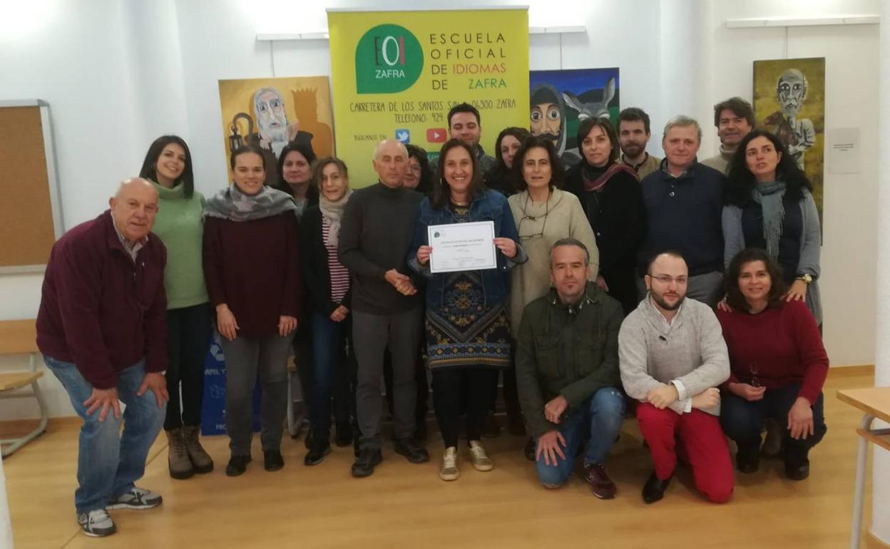La Escuela Oficial de Idiomas recaudó 777 euros y 60 kilos de alimentos para Zafra Solidaria