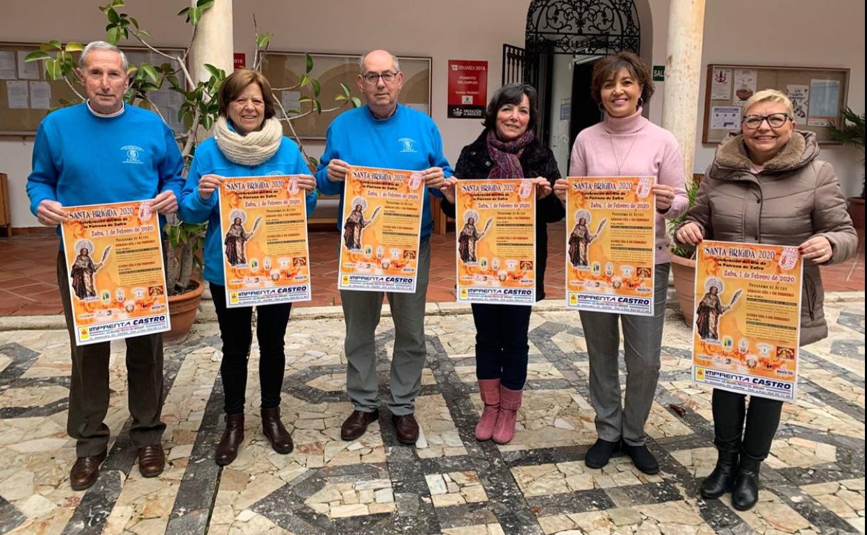 Representantes de las asociaciones y la concejala de Participación Ciudadana 