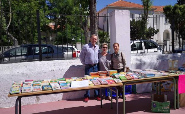 Anterior campaña a las puertas de uno de los colegios 