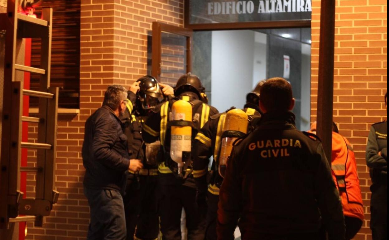 Efectivos en el incendio 