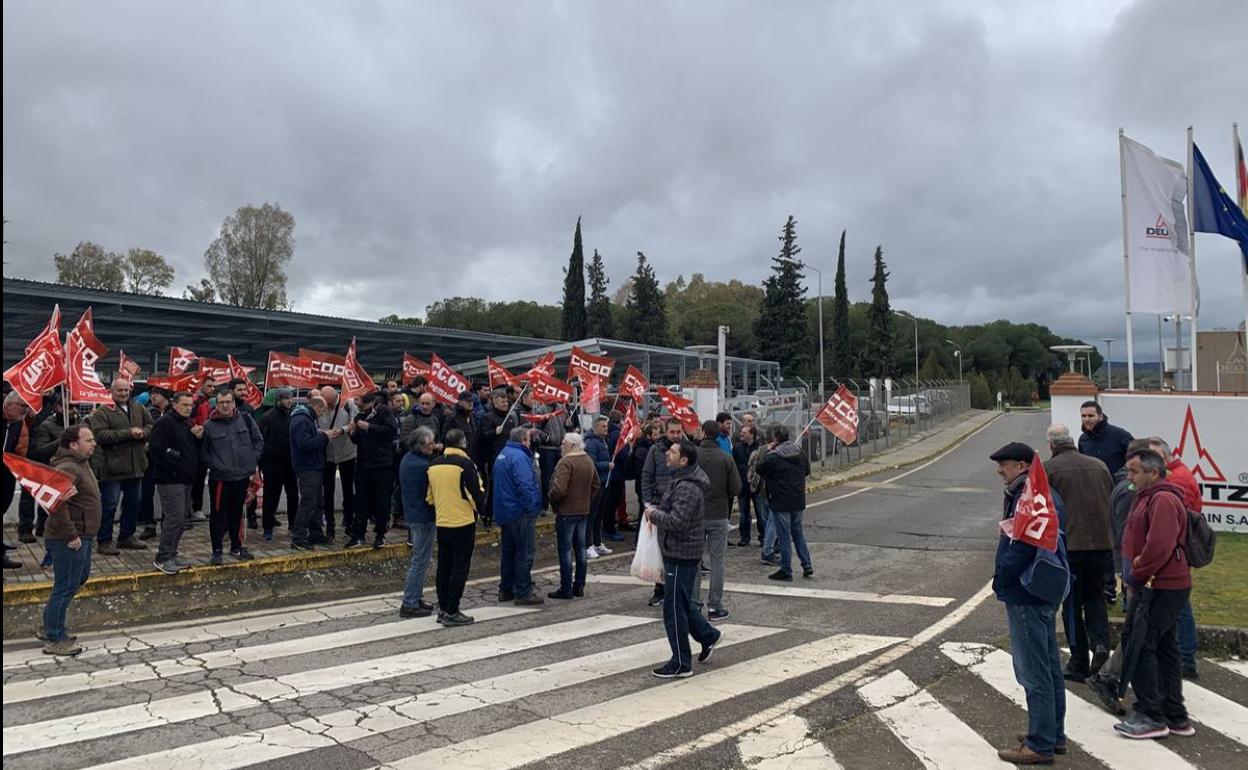 Movilizaciones a las puertas de la factoria 