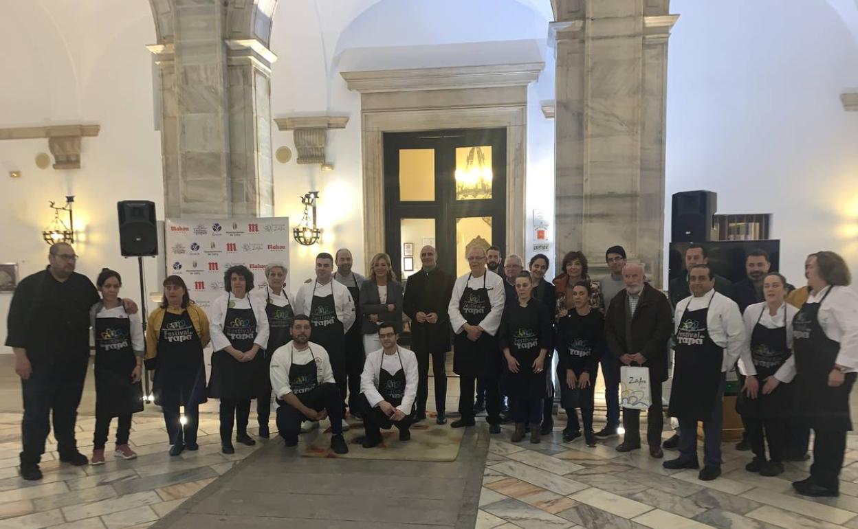 Foto de familia en la inauguración del festival 