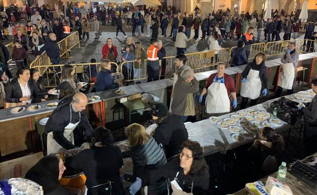 Gran sardinada en la Plaza Grande 