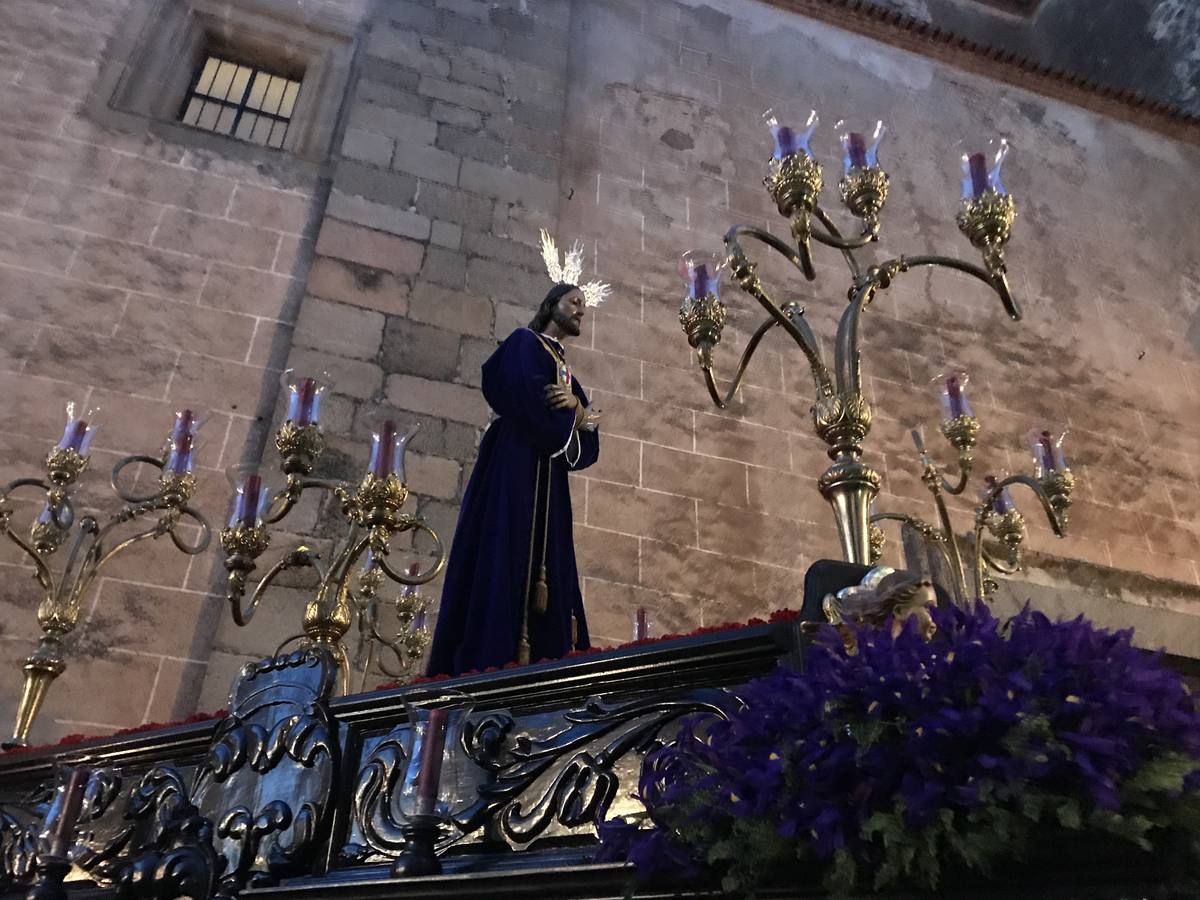 Jesús Cautivo y Rescatado y María Santísima de la Amargura hacen cada Lunes Santo su Estación de Penitencia