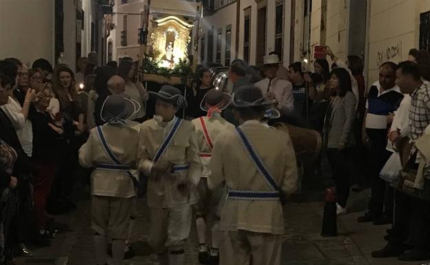 Procesión de La Esperancita con los Danantes de Fuentes de León 