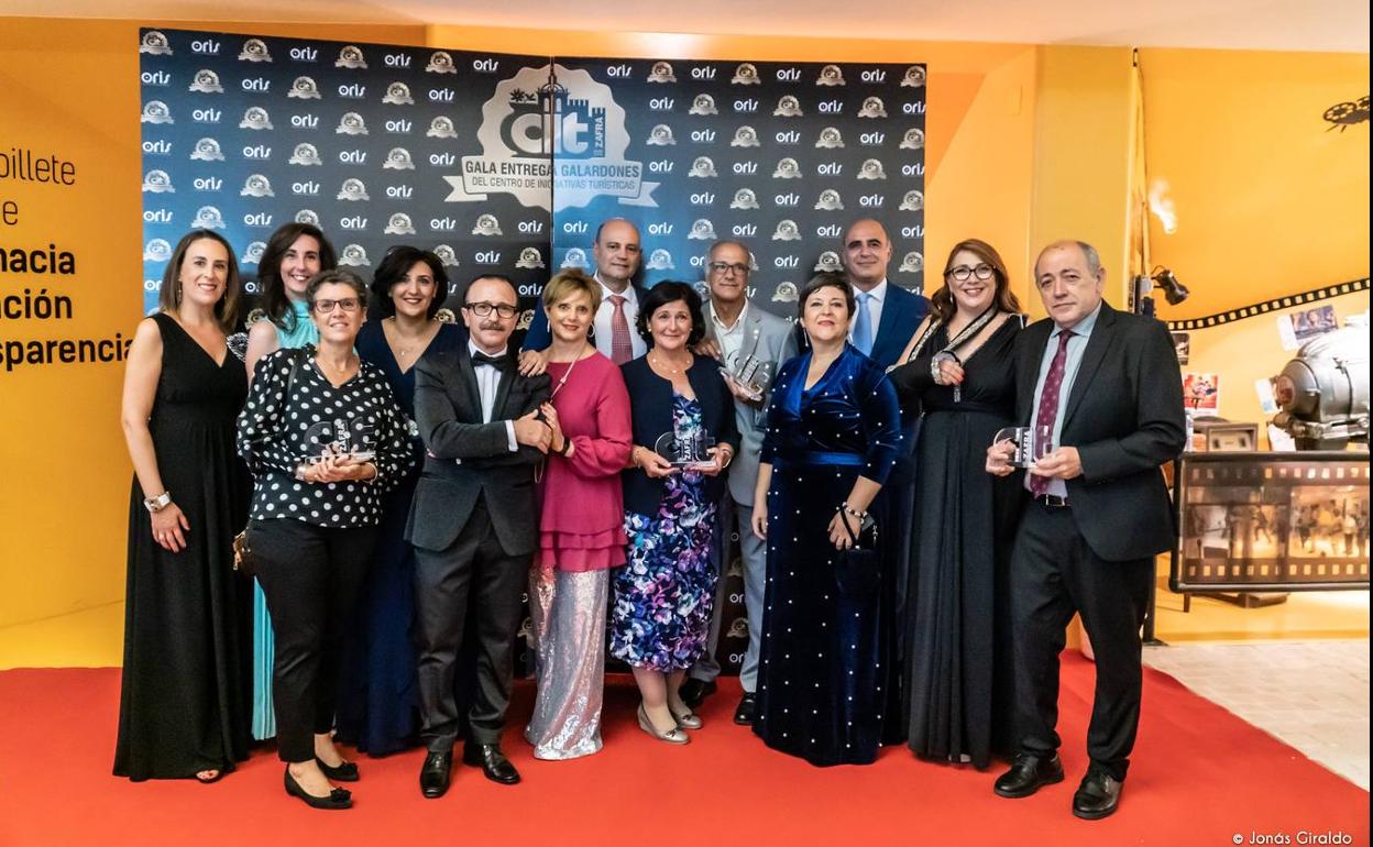 Los galardonados en 2019 con la junta directiva 