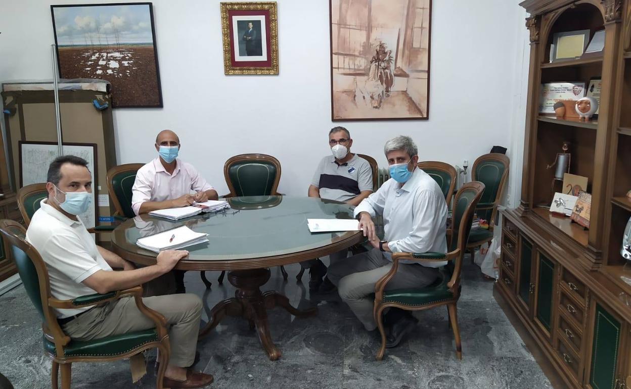 La reunión se desarrolló en el despacho del alcalde 