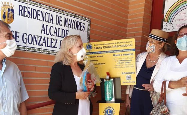 Entrega en la residencia de mayores 