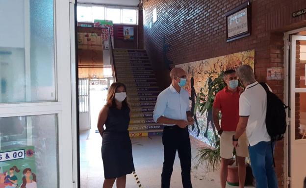 Visita del alcalde y concejales a uno de los centros 