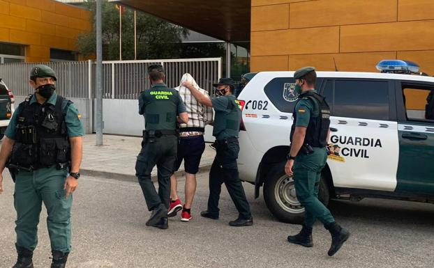 El detenido es conducido a dependencias judiciales 