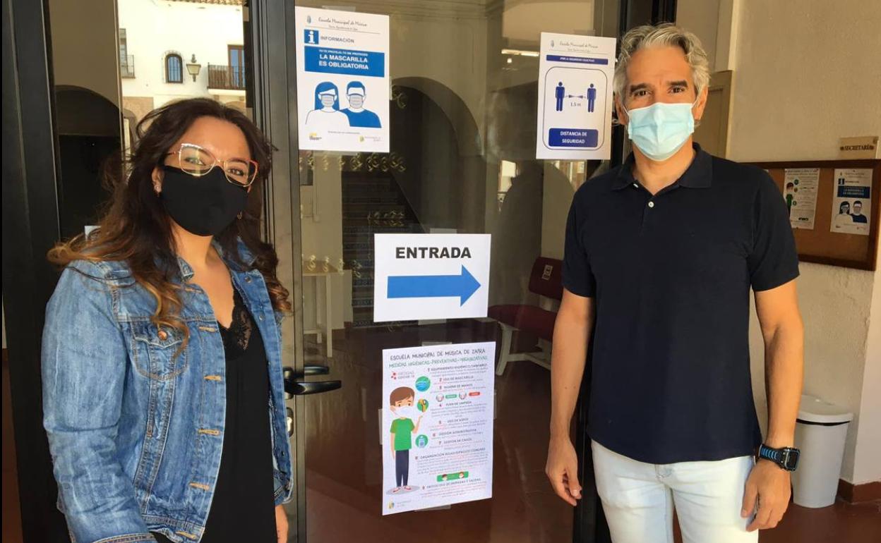 La directora del centro y el concejal de Educación han presentado las novedades para este curso 