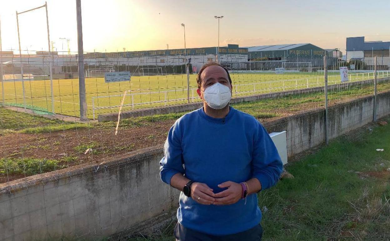 El concejal Javier Domingo Jaramillo en una de las instalaciones deportivas 