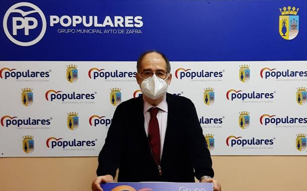 El portavos del PPP, juan Carlos Fernández, durane la rueda de prensa 