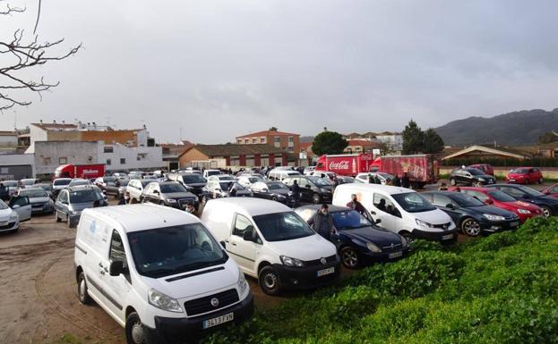 Los vehículos se concentraron a las traseras del instituto Suárez de Figueroa 