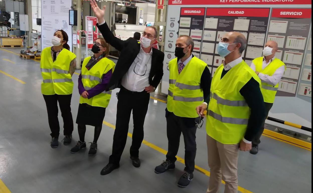 Un momento de la visita a las instalaciones de Deutz Spain 